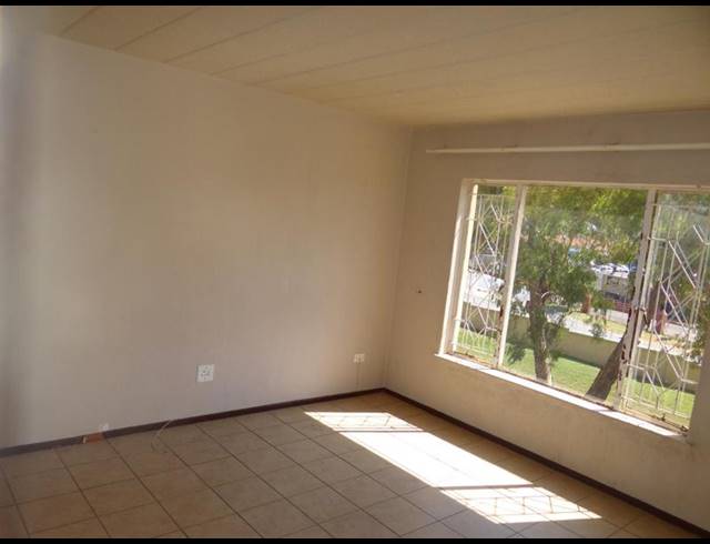 2 BEDROOM PROPERTY TO RENT IN HELDERKRUIN